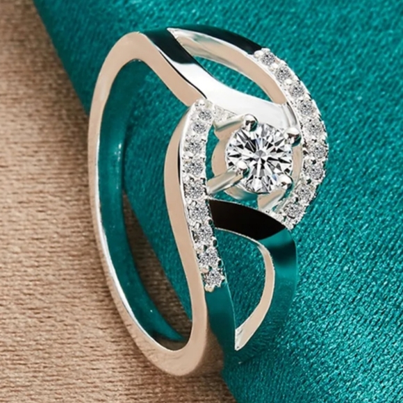 925 Sterling Silver Round 5A Zircon Ring For Woman - Picture 3 of 5